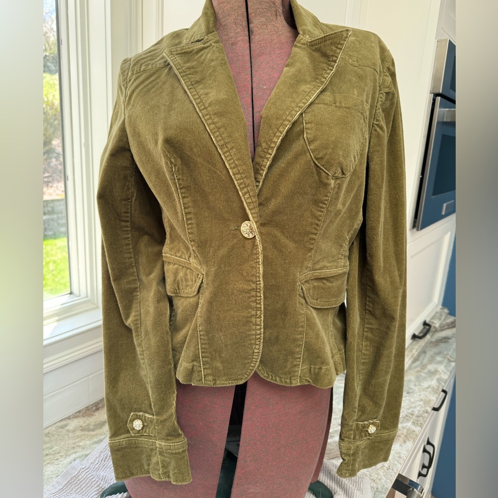 Candie’s Olive Green short jacket Sz L Juniors only worn a few times